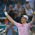 Sinerova surova dominacija ili "prazna" era: Da li je Đokovićev posao bio teži?