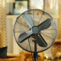 Zašto neki ljudi u Srbiji ventilator okreću ka prozoru? Skroz su u pravu kada znate šta radi trik!