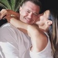 Razvela se od fudbalera, odrekla se imovine, a sad sa biznismenom slavi 11 godina braka. Uživaju na Mikonosu, od luksuza "bole…