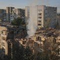 Ukrajinske vlasti: Rusija gađala Kijev raketama i dronovima, poginulo najmanje devet osoba