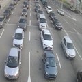 Pogledajte gde su ovog jutra gužve na granicama Oglasio se AMSS: Na jednom prelazu vozila čekaju sat vremena, a na drugom samo…