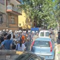 Vučić i u Nišu okružen kriminalcima i policijom, nikad manji skup naprednjaka (VIDEO)