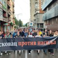 Ni jaka kiša nije sprečila Leskovčane da protestuju, u Nišu odloženi zbog nevremena
