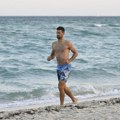 Đoković se skinuo na plaži! Svi komentarišu jedan detalj na Novakovom telu! Pogledajte ekskluzivne fotografije iz Majamija