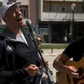 Nikola Rokvić na putu do Grčke zapevao sa uličnim sviračem Pevač poručio: "Put je uvek radosniji uz pesmu" (video)