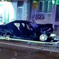Teška SAOBRAĆAJKA u Kragujevcu! Maloletnik BMW-om otkinuo banderu, vozilo potpuno uništeno! S njim u autu bile i 2 devojke