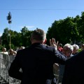 Fotografije premijera Slovačke pre atentata: Fico priča sa narodom, u masi bio i atentator?
