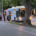 Tri muškarca uhapšena u gradskom autobusu u Novom Sadu (VIDEO)