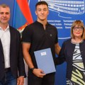 Vredno trenirajte i medaljama nas obradujte : Stipendije za mlade sportiste i trenere u Vojvodini (foto)