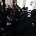 NDNV: Nedopustiva agresija i iživljavanje policije nad novinarima koji su izveštavali iz Gradske kuće