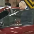 Putin isprobao novu mašinu: Rusi dobili vozilo koje su nekad svi obožavali, sad je znatno unapređeno, a košta svega 12.000…