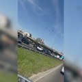 Velika gužva na: Auto-putu u smeru ka Novom Beogradu Vozila mile u kilometarskoj koloni, ovo je razlog! (video)