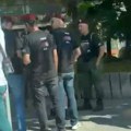 Brutalno kršenje izbornog procesa, zastrašuju građane Zaječara: Obučeni skroz u crno dobacuju i prete starijima ispred…