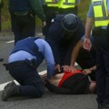 Masovni neredi: Policija napadnuta projektilima; Scene nasilja se šire mrežama VIDEO