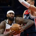 Skandal bivše NBA zvezde: Prostački gestikulirao ka publici, a onda su se navijači revanširali pivom (VIDEO)