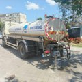 Na Trgu Radomira Putnika u Kragujevcu postavljena cisterna sa pijaćom vodom zbog visokih temperatura