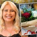 (Foto) romantičan poklon stigao za deu Đurđević: Voditeljka ne može da sakrije sreću: "Moje omiljene ruže"
