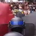 Eu policija bez milosti: 200 blokadera uhapšeno, pendrek i za muško i žensko! (video)