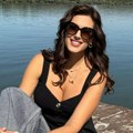 Dubok dekolte, a osmeh ne skida sa lica: Bivša žena Branislava Lečića uživa za sve pare: Evo gde se slikama, pršte komentari…