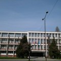 Učenik Jovine gimnazije na štakama morao da se penje do učionice