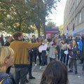 ФОТО Јесењи базар испред Пете београдске гимназије: Дан дружења, музике и добре атмосфере