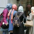 Skoro polovina mladih muslimanki nosi „hidžab”, osećaju se bezbednije