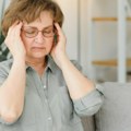 Manje poznati simptomi menopauze koje žene često ignorišu: Od vrtoglavice do lomljivih noktiju