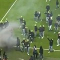 Haos u Francuskoj: Navijači uleteli na teren i prekinuli utakmicu, fudbaleri odmah otrčali u svlačionicu