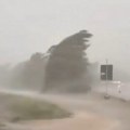 Zatvorena dva auto-puta: Snažno nevreme se sručilo u ovaj deo Evrope, vetar obarao drveće (video)