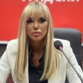 Ana Grozdanović poklonila građanima Niša 30 proteza veštačkih zuba