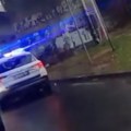 Vozač se zakucao u nadvožnjak i stradao Teška tragedija na Novom Beogradu, vozilo potpuno smrskano (video)