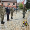 Sramna posjeta spomeniku ‘pod šapkom zločinca Mladića’