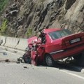 Vozač zaspao za: Volanom?! Detalji stravičnog sudara autobusa i automobila kod Ušća: Jedna osoba poginula (foto)