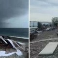 Stravični tornado pogodio Soči: Ljudi se razbežali sa plaže, leteli suncobrani i ležaljke