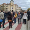 Građani širom Srbije odali počast poginulima na novosadskoj Železničkoj stanici