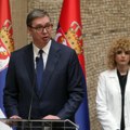 Vučić uručio ugovore najboljim diplomcima medicinskih fakulteta i srednjih škola