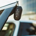 Opasna vožnja u Pančevu: Vozio auto, pa mu otpao točak, komšije zgranute prizorom