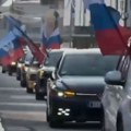 „Srećan Dan Rusije, dragi prijatelji!“: Praznična auto-kolona u Nišu /video/