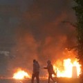 (Video) 4.: Noć nasilja Nemiri u Severnoj Irskoj se šire: Na policiju Molotovljevim koktelima, letele kamenice i vatromet
