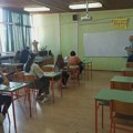 TESTOM IZ SRPSKOG JEZIKA POČELO POLAGANJE ZAVRŠNOG ISPITA ZA SVE OSMAKE U SRBIJI – U VALJEVU NA ISPIT MALE MATURE IZLAZI 740…