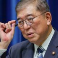 Japanski premijer Išiba dobio nagradu za političara kome najbolje stoje naočare