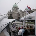Uklonjeni šatori ispred Narodne skupštine, postavljaju se objekti za Božićno selo