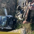 Polomljeni automobili u kanalu u naselju Ančiki, vozači nestali