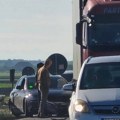 Zastoj na auto-putu: Na ovoj deonici se stvara gužva zbog nezgode i radova