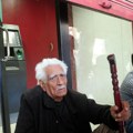 Penzioner otišao na šalter da podigne socijalnu pomoć, na računu zatekao milione: Službenik ostao bez teksta kad je video…