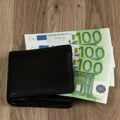 Na račune ovih građana stiže 300 evra: Isplata počinje sledeće nedelje