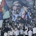 Građani se okupljaju ispred Hale sportova pred skup liste "Ujedinjena Srbija"