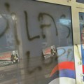 „Radikalske metode“: Nalepnice „Tajkun Đilas“ i grafiti „Đilas lopov“ osvanuli na prostorijama SSP-a