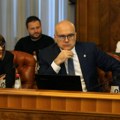 Vučević: Bacanjem toalet papira opozicija gađala instituciju koja predstavlja sve građane i državu