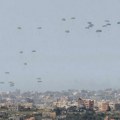 Шпански авиони испустили 26 тона пакета са хуманитарном помоћи у појас Газе